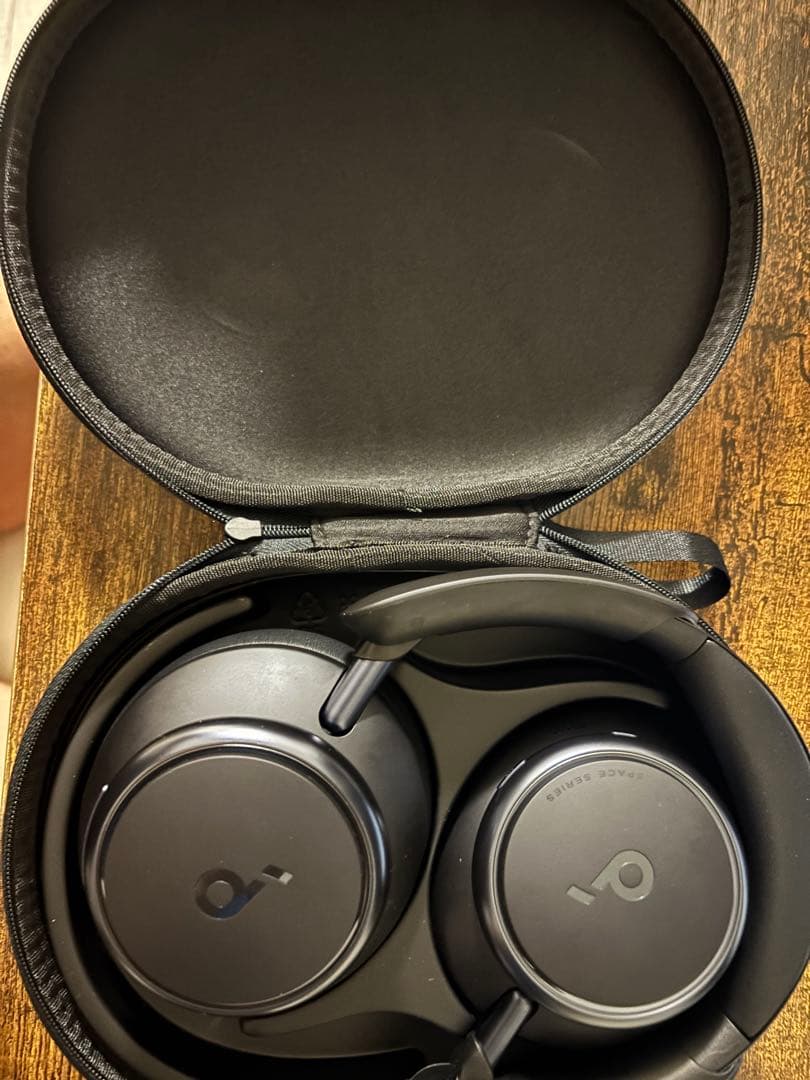 値下げしました！ワイヤレスヘッドホン ブラック ケース付き
