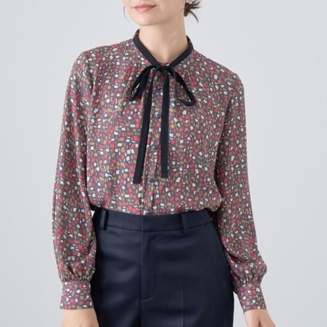 アナイ イレギュラースクエアプリントタイ付き ブラウス チャコールグレー 38