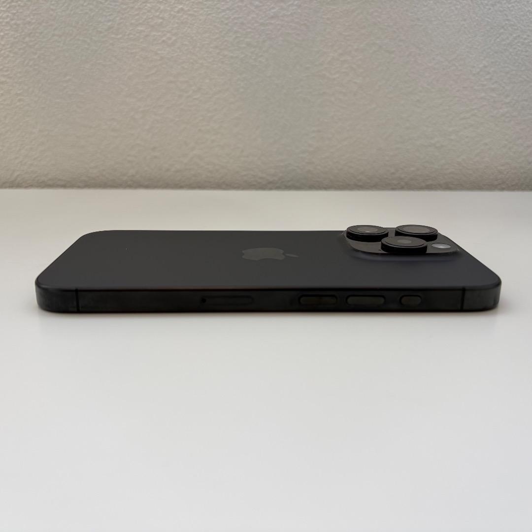 iPhone 15 Pro 256GB ブラックチタニウム SIMフリー