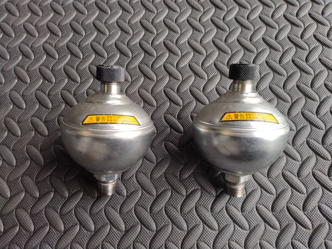 NOKアキュムレータ２個　ローライダー ハイドロ