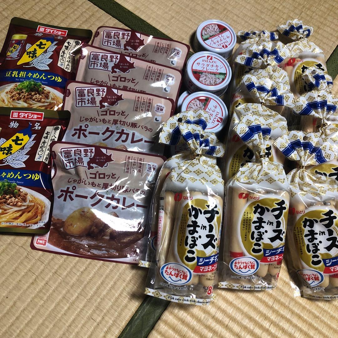 食品とお菓子の詰め合わせ　 どら猫