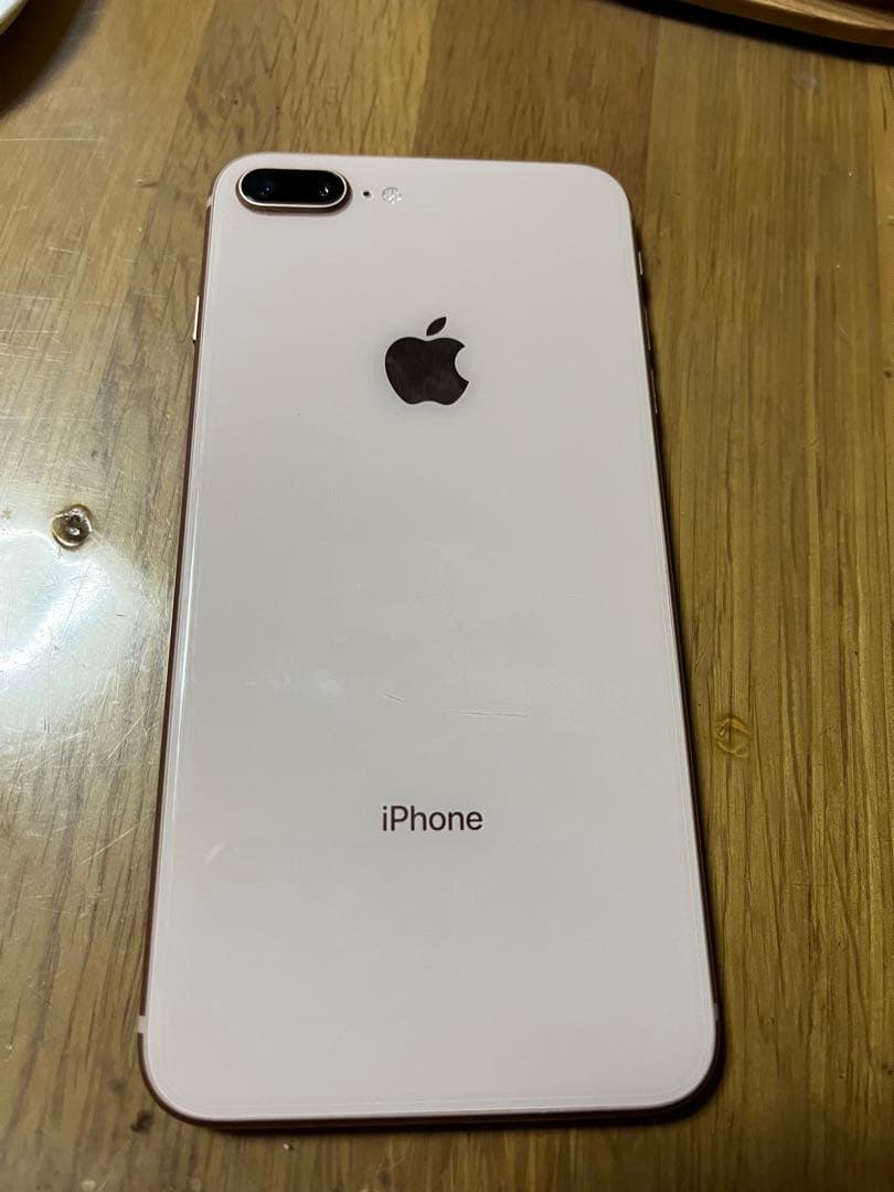 Apple iPhone 8 Plus ローズゴールドケース付