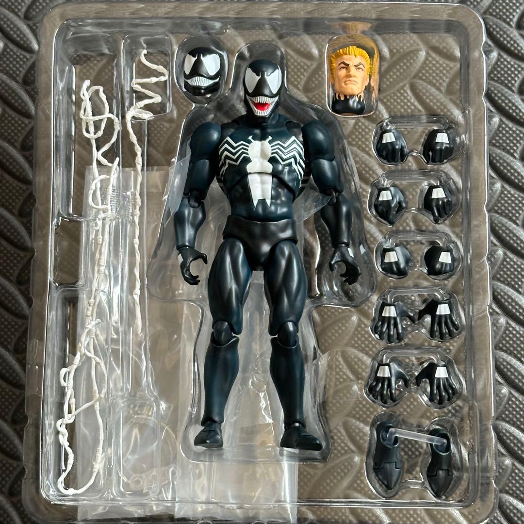 MAFEX マフェックス　ヴェノム カーネイジ