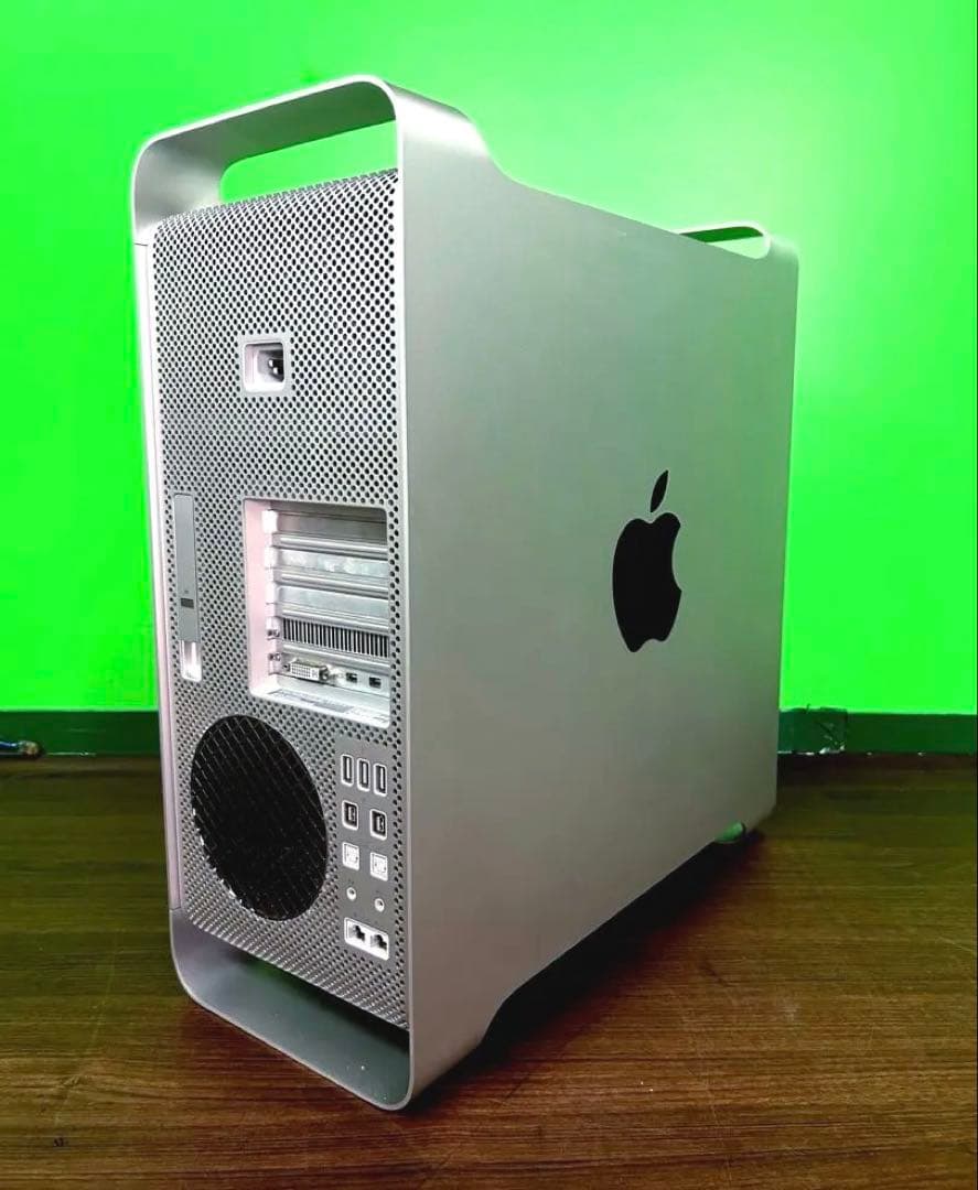 美品Apple Mac Pro デスクトップPC シルバー