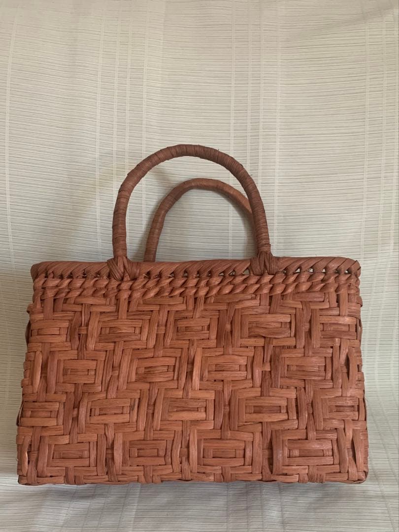 新入荷 新品 長野産 サイズM 職人手編み　連続網代編み　山葡萄籠バッグ