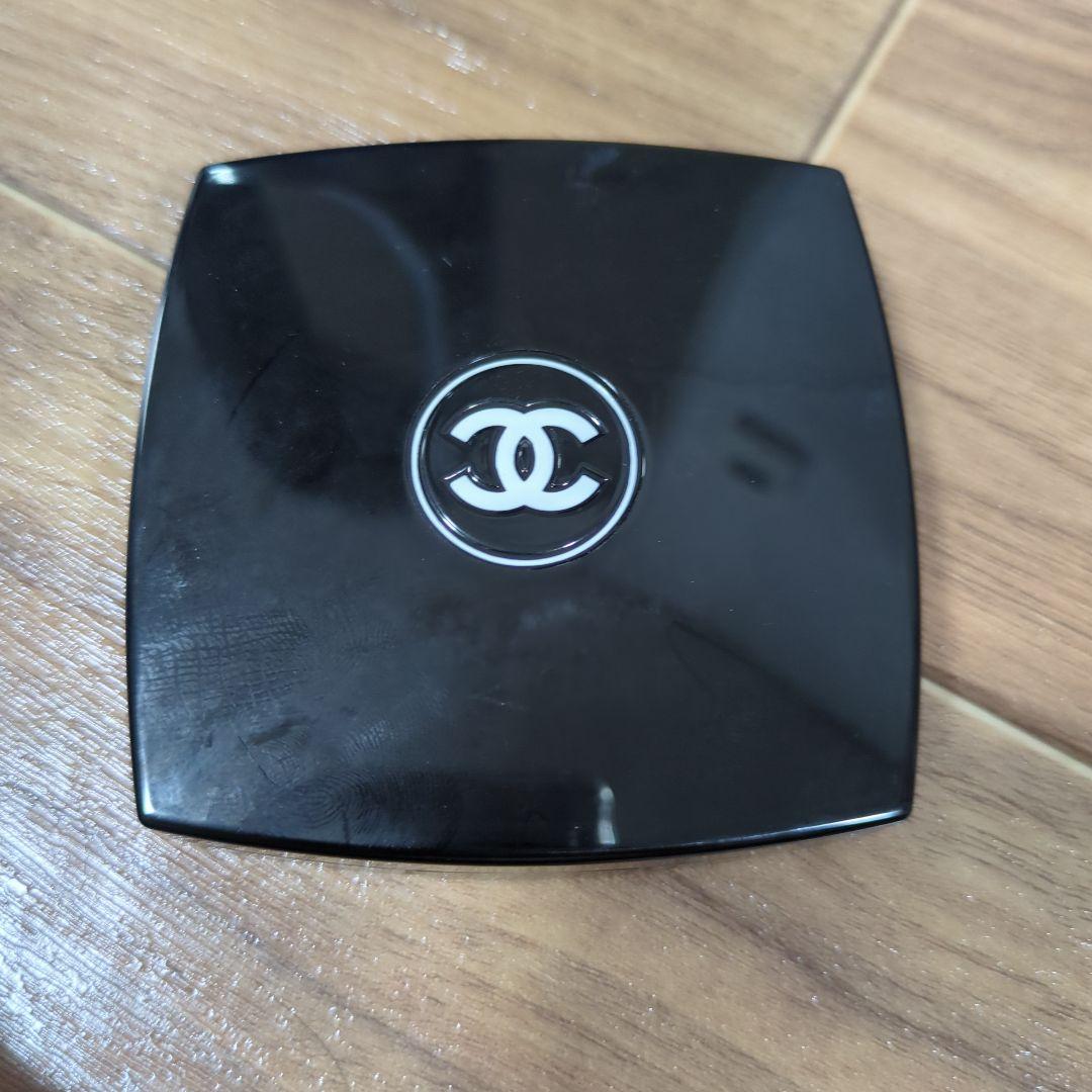 CHANEL アイシャドウ　219　レ　キャトル　オンブル　ブトンクチュール