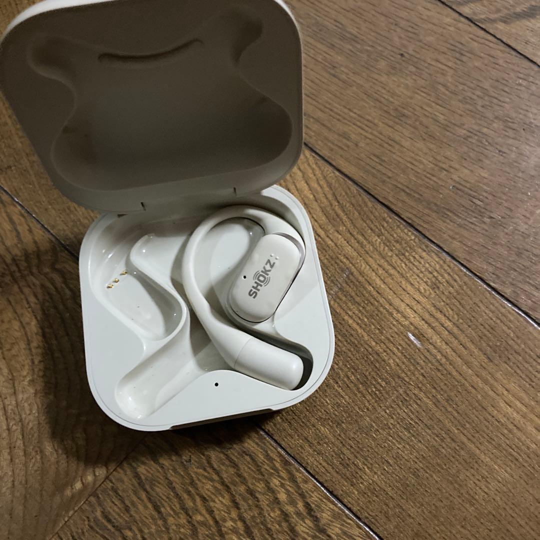 【ジャンク品】Shokz 骨伝導イヤホン ホワイト 充電ケース付き