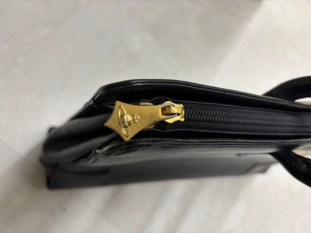 ヴィヴィアンウェストウッド 黒レザービジネスバッグ