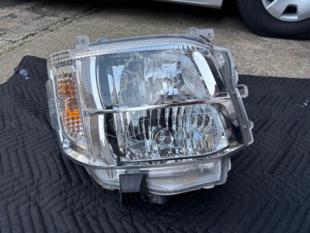 ハイエース200系ワイド3型 ヘッドライトのセット