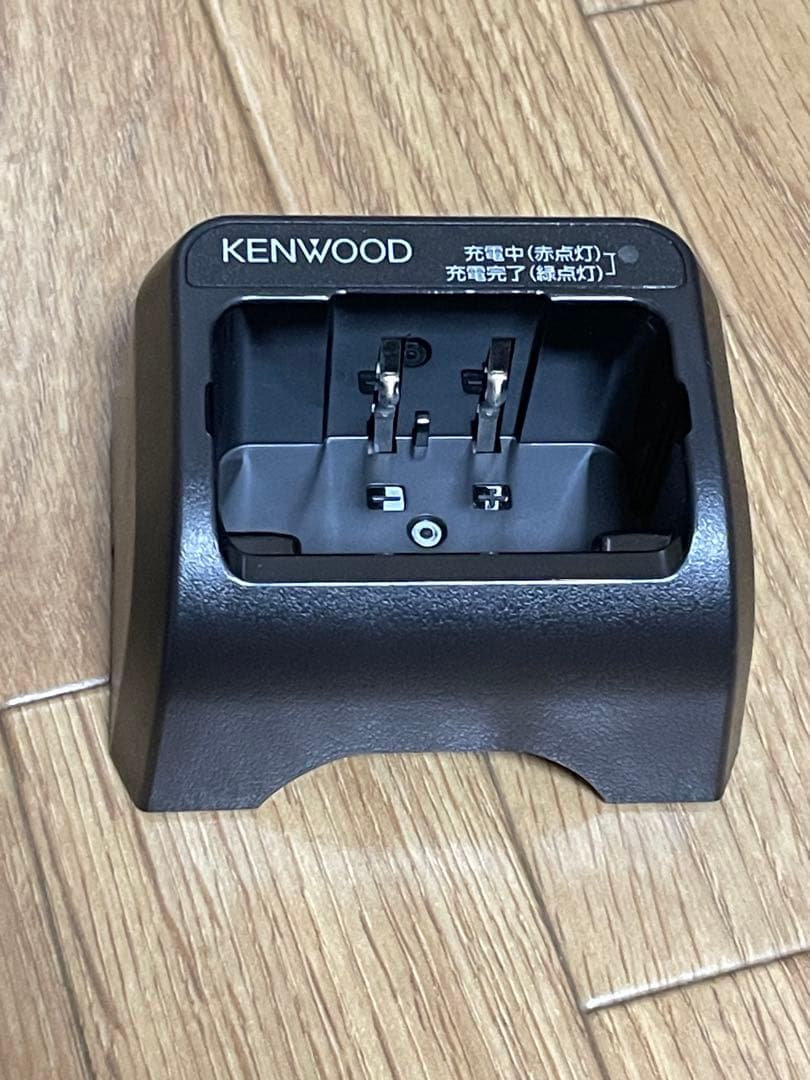 KENWOOD トランシーバー 他（充電器・バッテリー・スピーカーマイク）