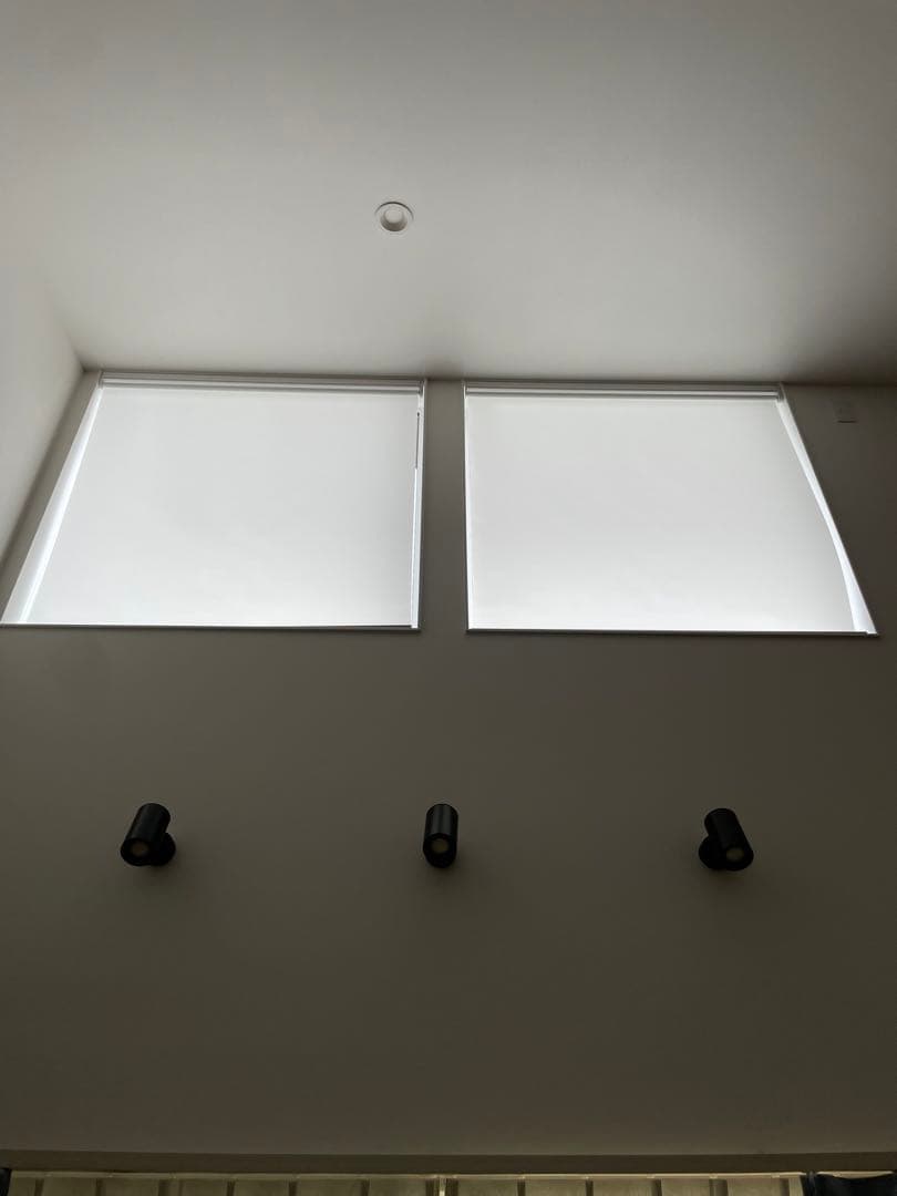 電動ロールスクリーン　2個セット116×116 突っ張り式　ブラインド　充電式