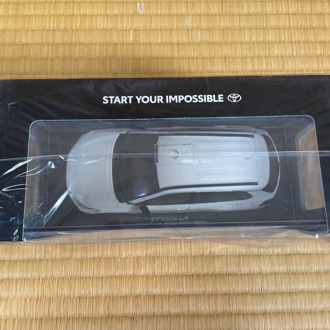 新品未開封★カローラクロス プラチナホワイトパールマイカ ミニカートヨタ 非売品