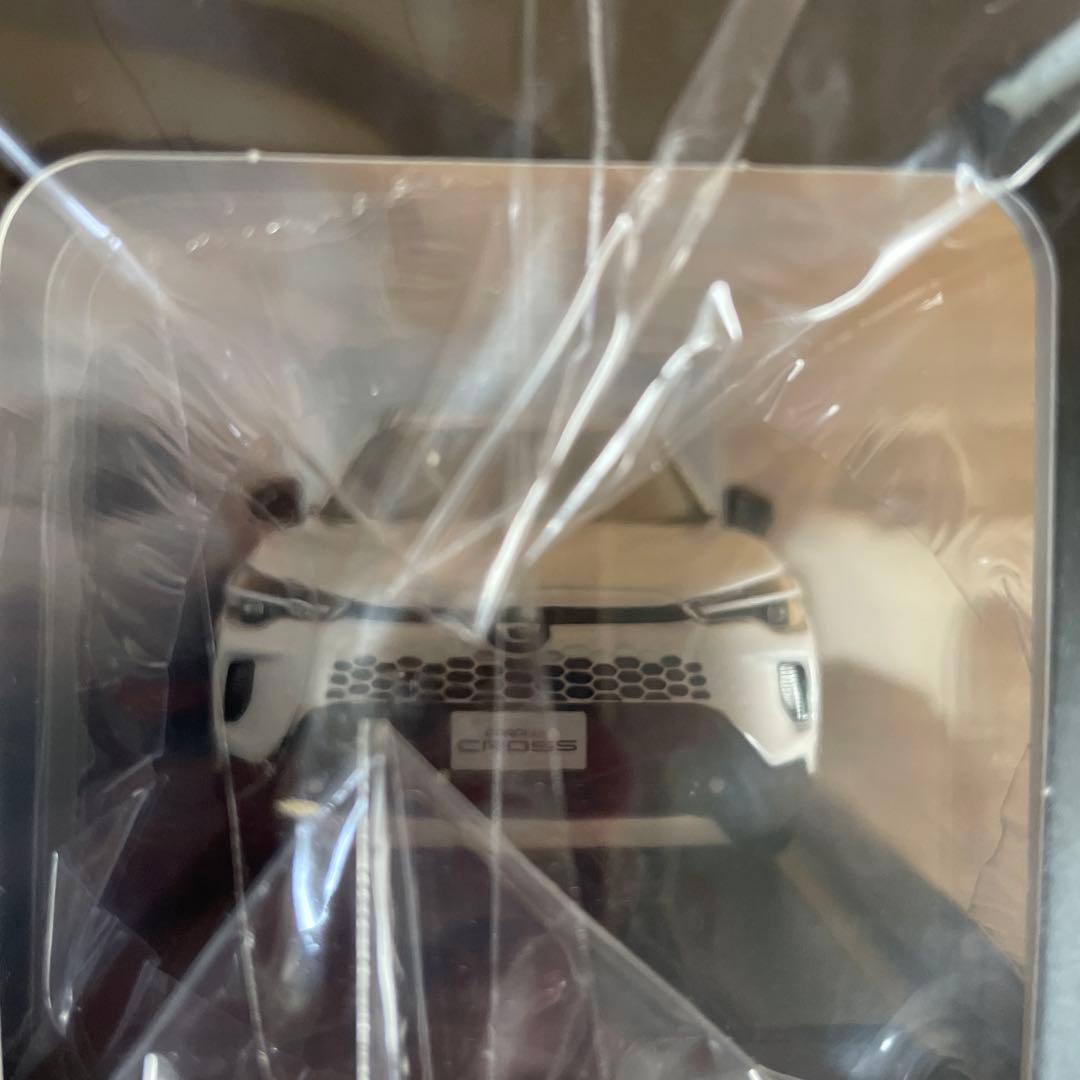 新品未開封★カローラクロス プラチナホワイトパールマイカ ミニカートヨタ 非売品