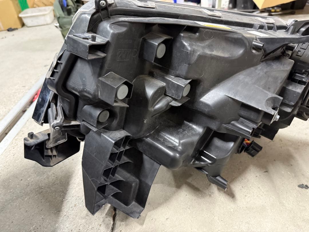 30アルファード 右ヘッドライト