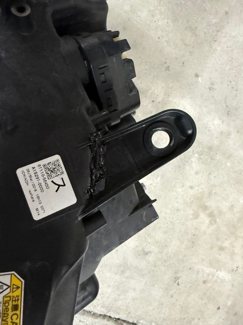 30アルファード 右ヘッドライト