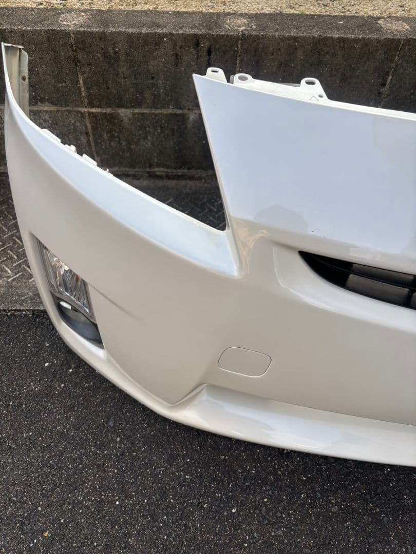 30プリウス前期型純正フロントバンパー 　ホワイト