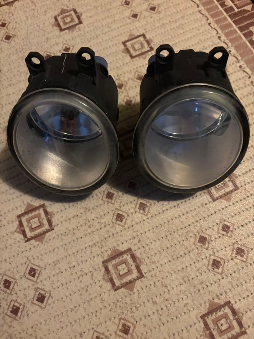 30プリウス前期型純正フロントバンパー 　ホワイト