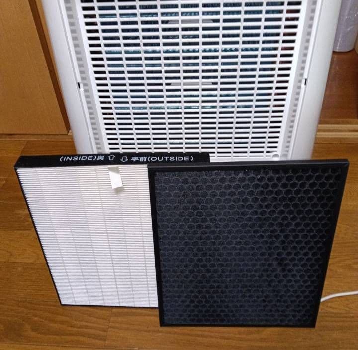 シャープ空気清浄機能付き除湿機。 2015年製。