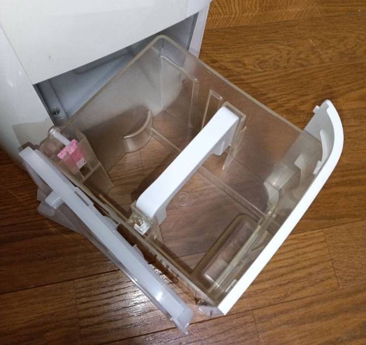 シャープ空気清浄機能付き除湿機。 2015年製。