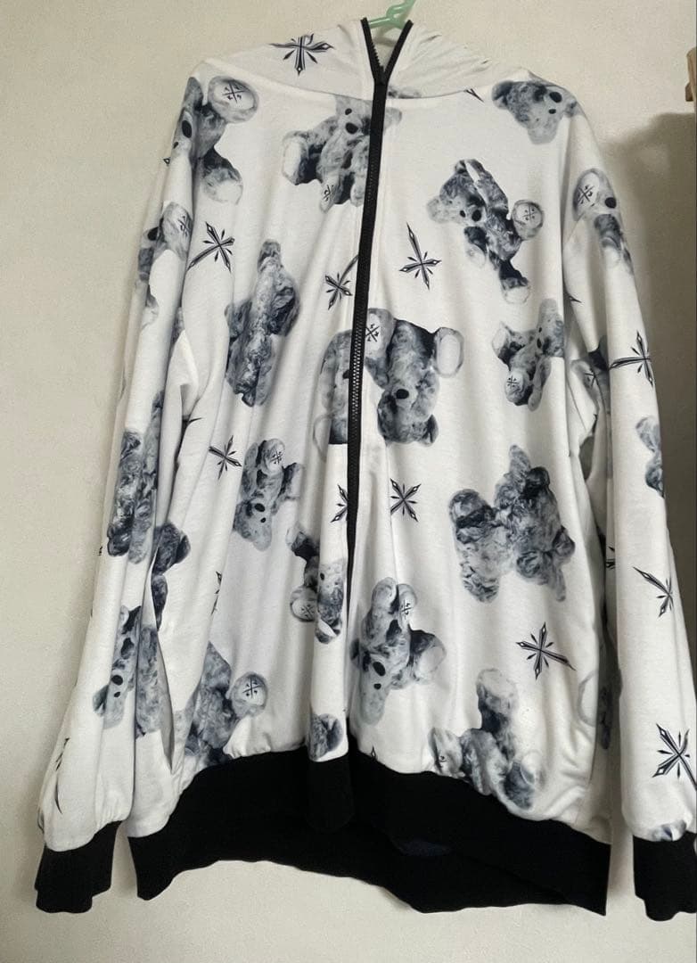 トラバストーキョー 4面リバーシブルパーカー