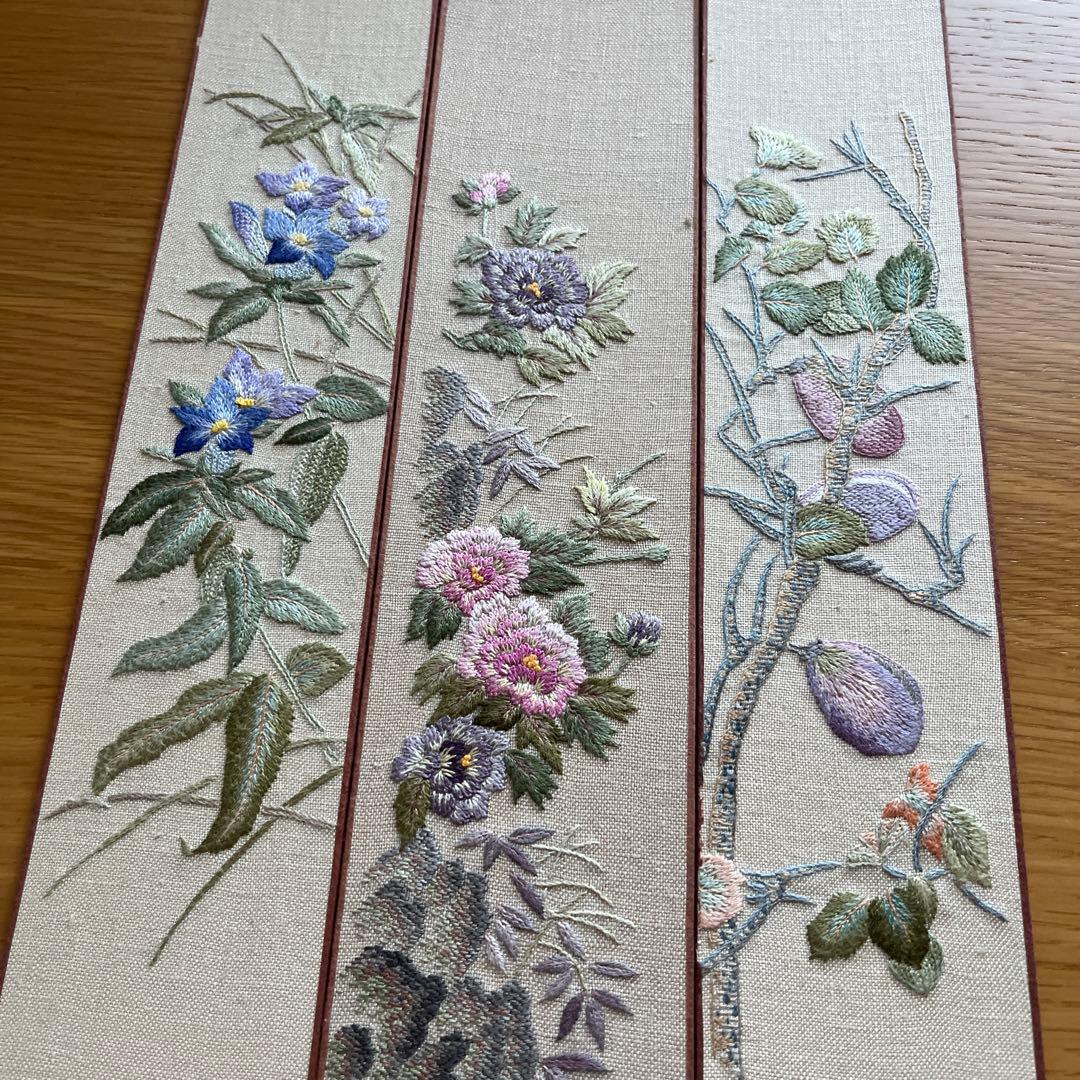 戸塚刺繍作品　短冊11枚と短冊掛け2つ