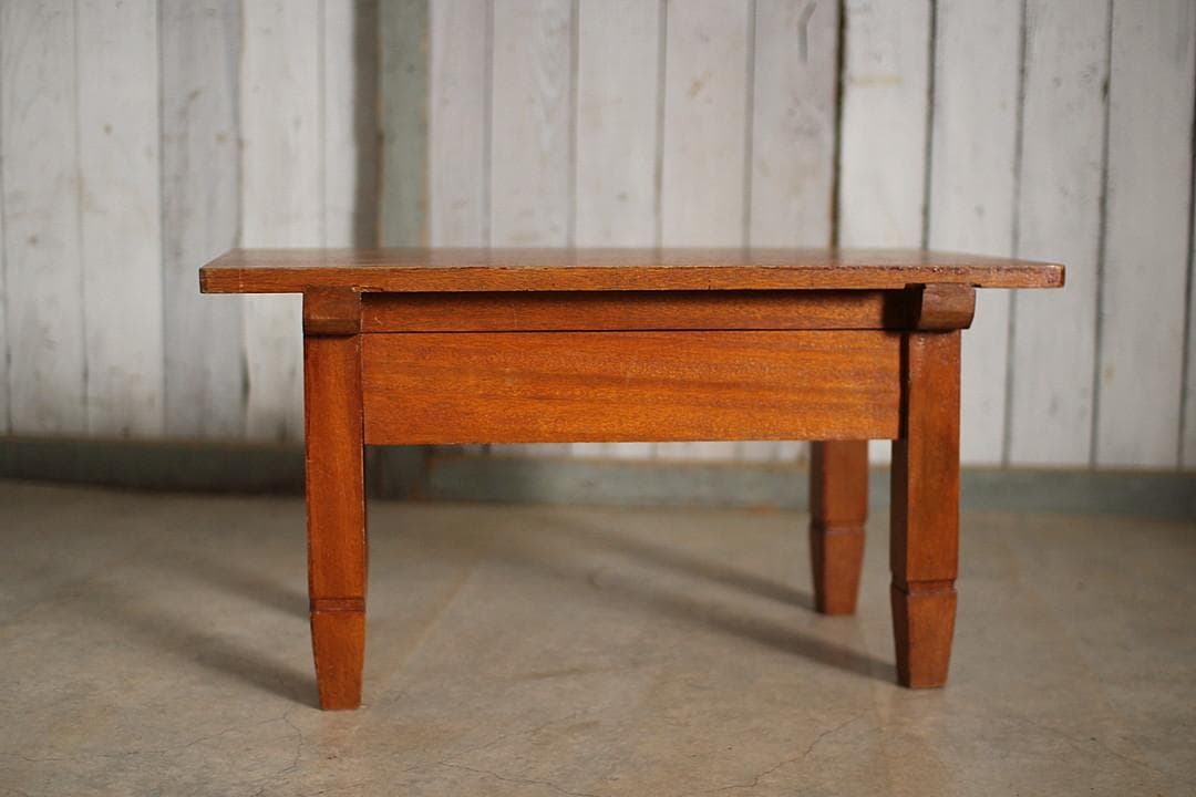 小ぶりな木製の机　引き出し　ローテーブル　サイドテーブル　作業台　文机　古家具