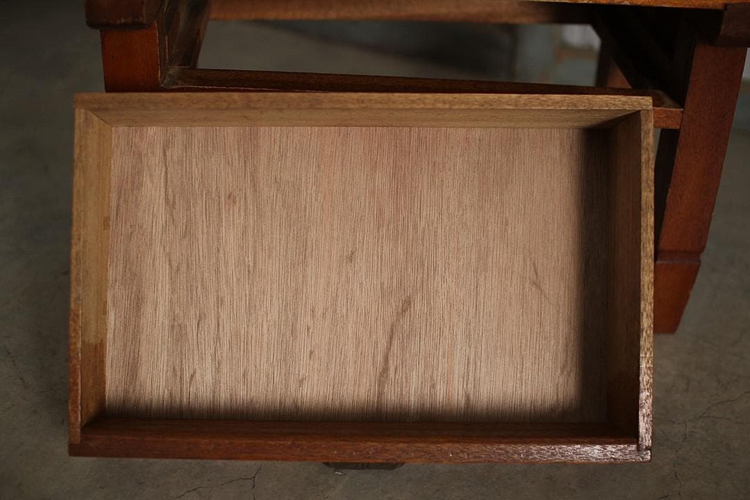 小ぶりな木製の机　引き出し　ローテーブル　サイドテーブル　作業台　文机　古家具