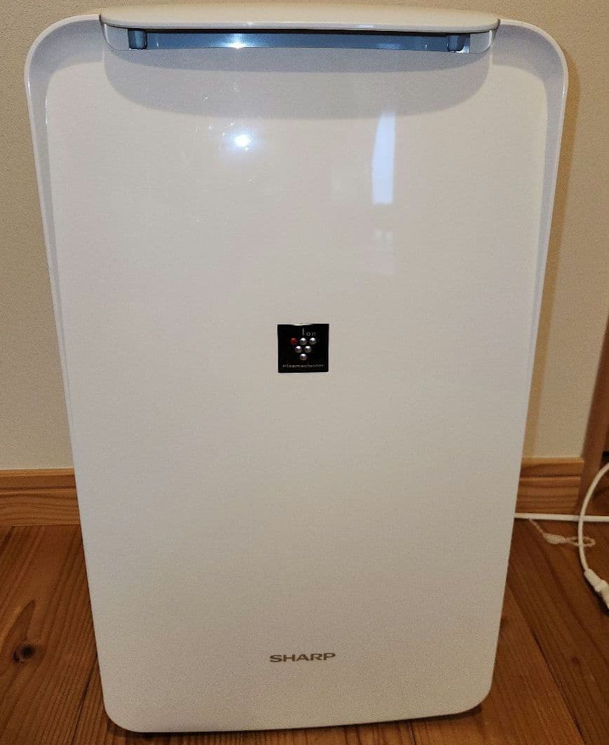 美品　シャープ　衣類乾燥除湿機　CV-P71-W　2023年製