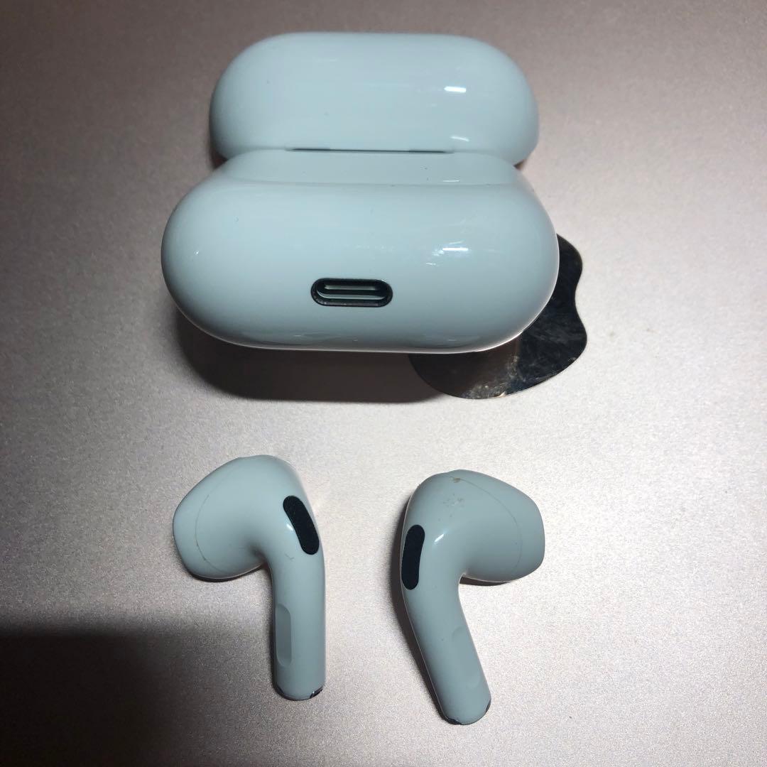 Apple AirPods 第4世代　アクティブノイズキャンセリングなし
