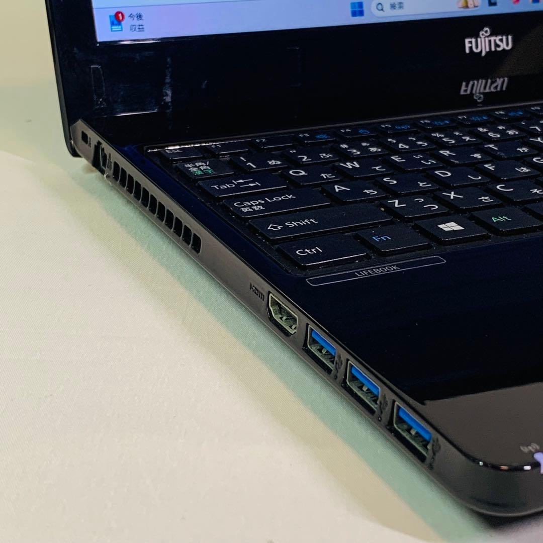 Core i7✨SSD1TB✨16GB✨カメラ✨富士通✨オフィス✨ノートパソコン