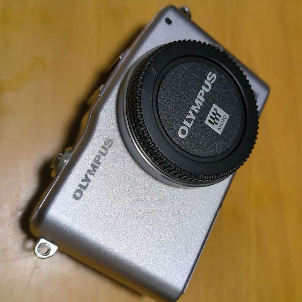 シャッター8433回 オリンパス E-PM1 シルバー