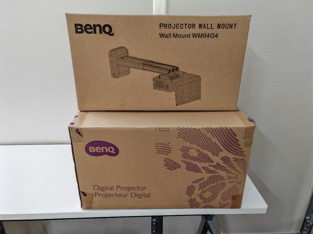 BenQ WXGA対応 超短焦点プロジェクター MW853UST+