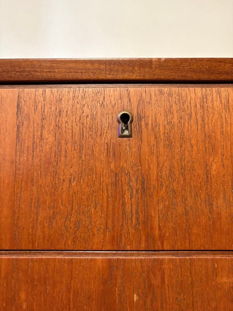 北欧ヴィンテージ チーク 4段チェスト　デンマーク