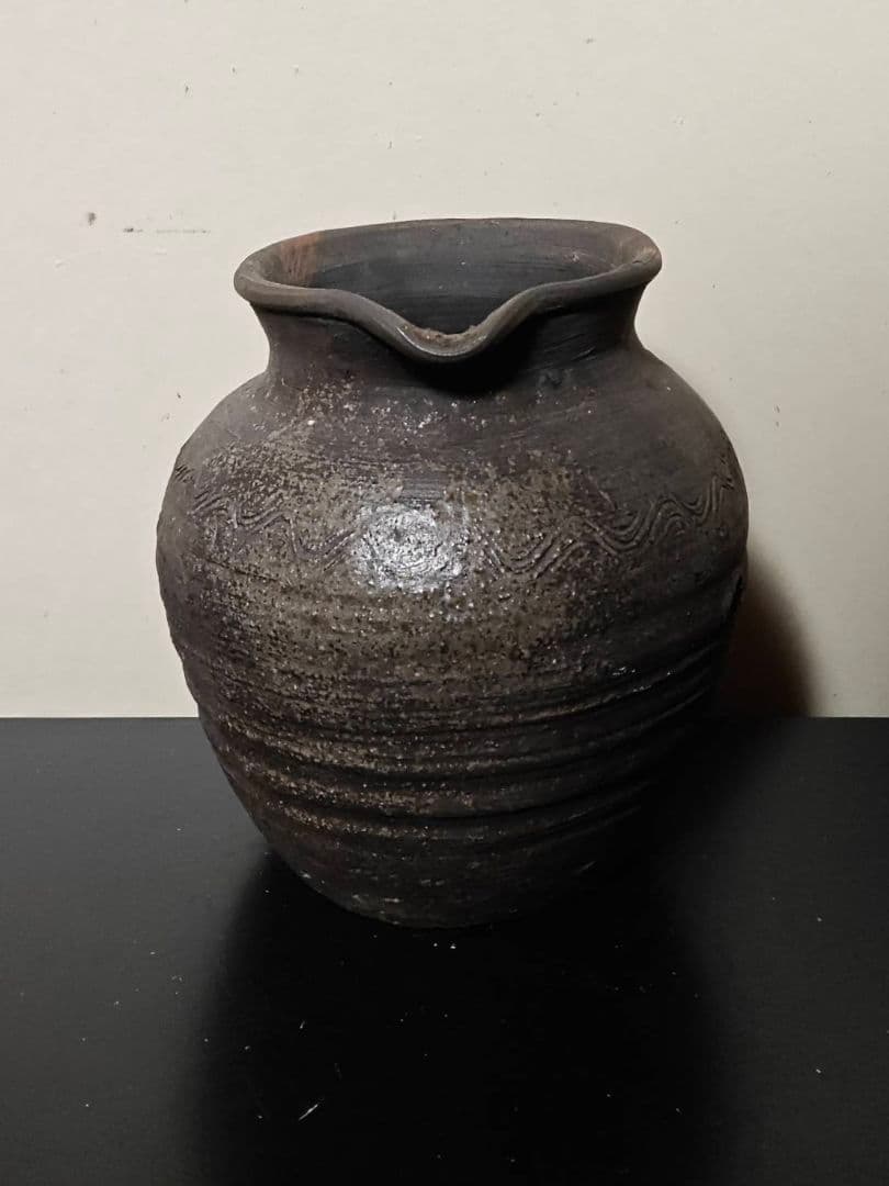 見所の多い古備前波条文鳶口小壺　室町時代　六古窯　古美術　花呼ぶ器