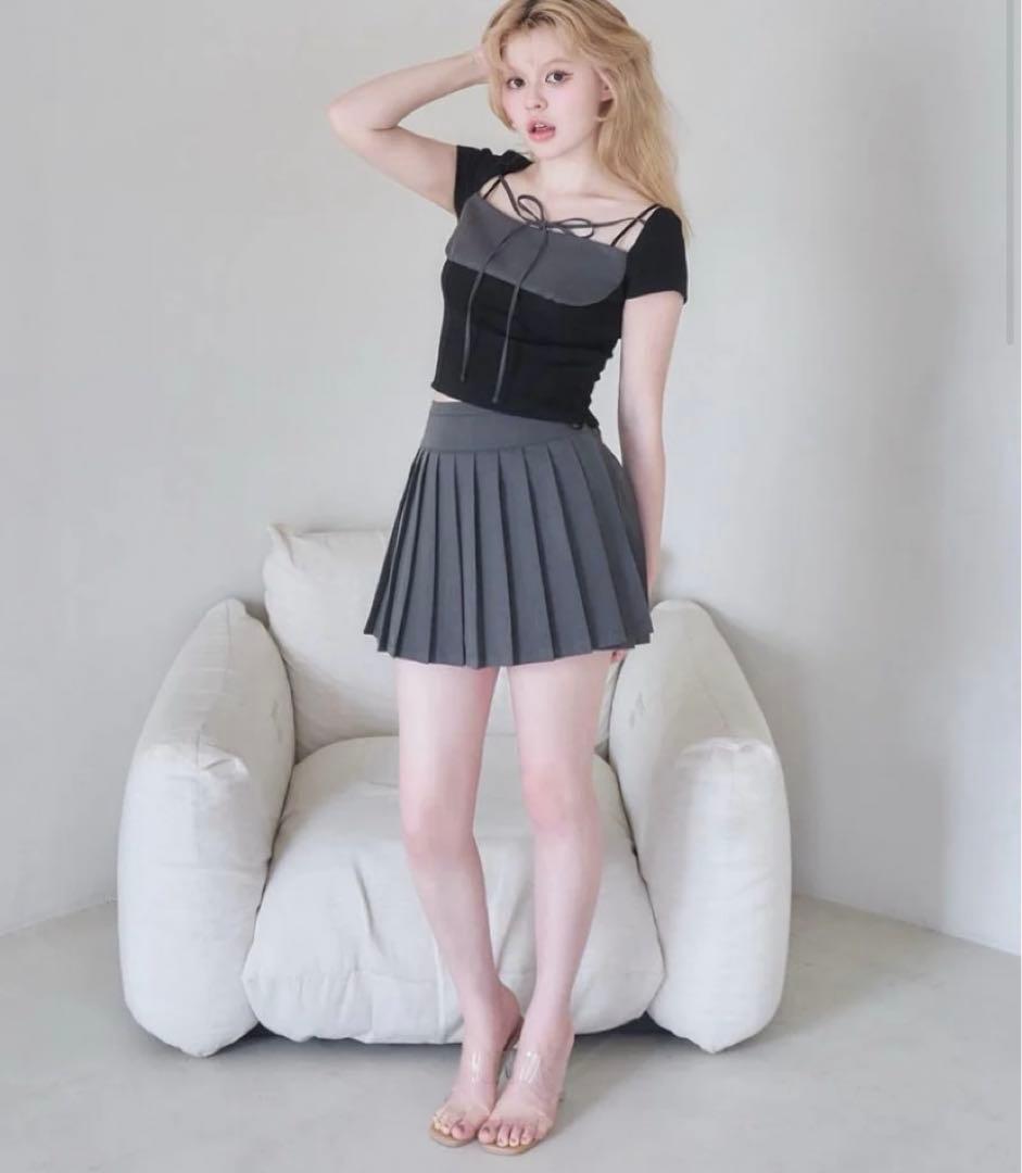 グレー プリーツミニスカート 半袖セットアップ Gisele set up