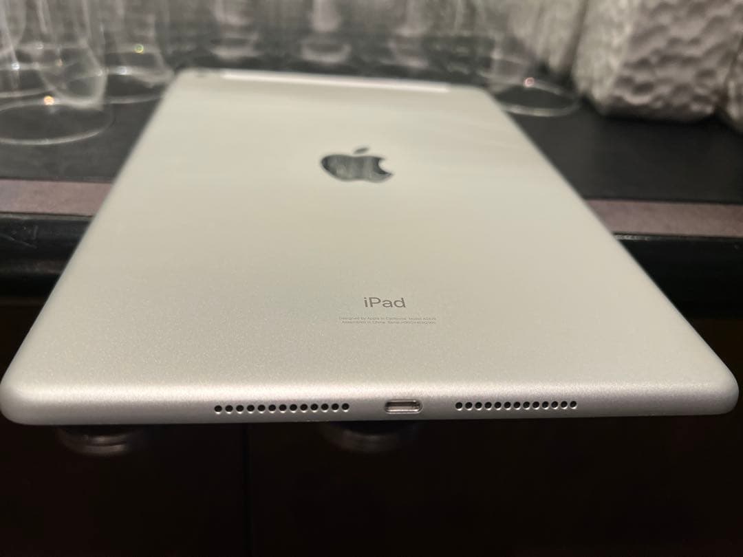 Apple iPad 第8世代 32GB セルラーモデル