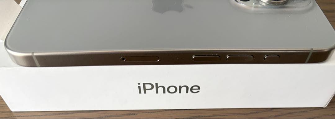 【美品】Apple ⭐︎ iPhone15 SIMフリー　チタニウム