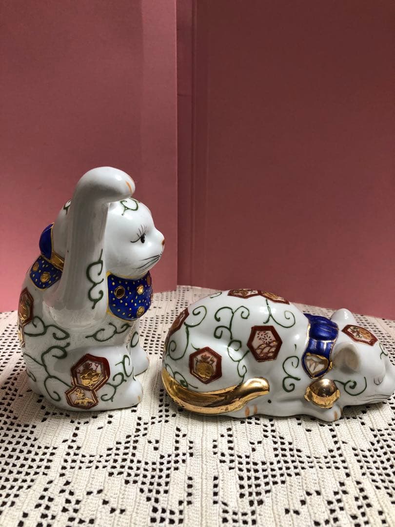 招き猫　2体　伊万里焼き