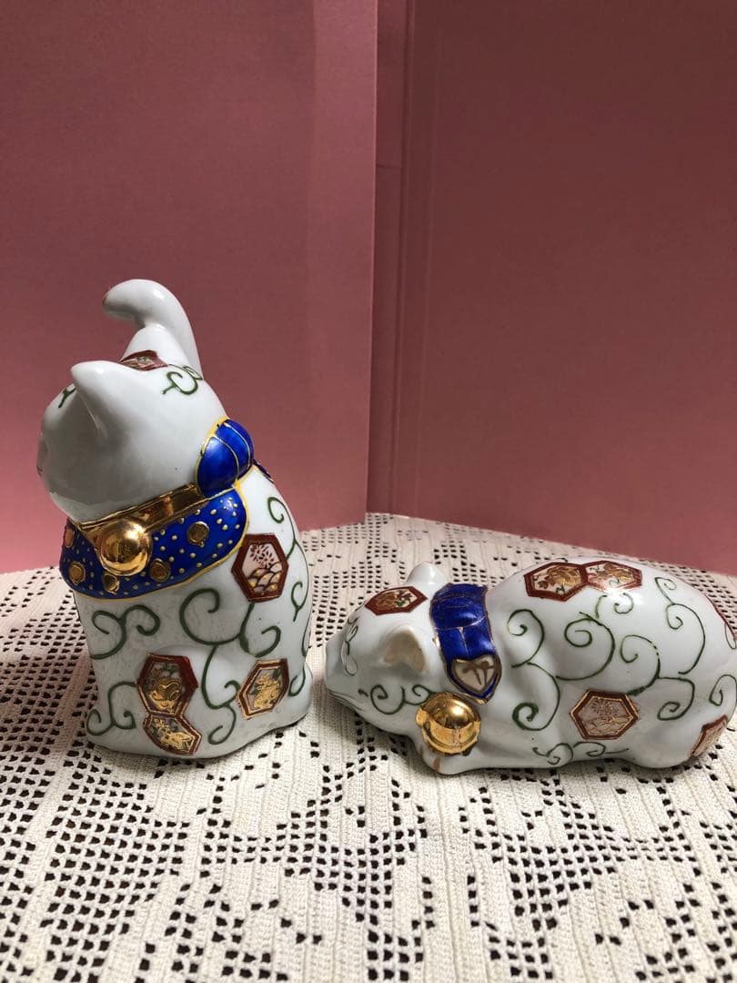 招き猫　2体　伊万里焼き