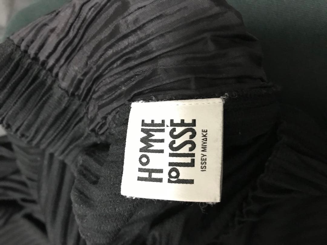 オムプリッセイッセイミヤケ　スラックス　サイズ1 黒