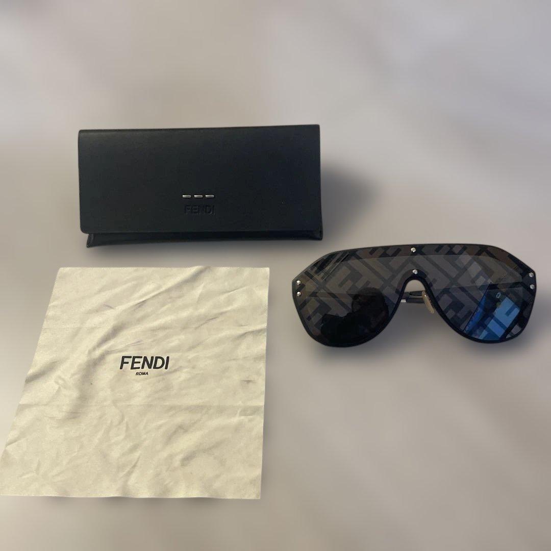 FENDI シールドスタイル サングラス