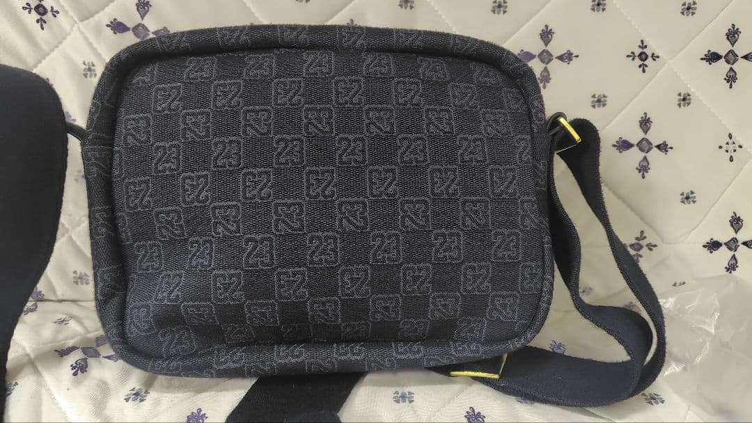 【ugosさん専用】Jordan ショルダーバッグ ブラック×ゴールド 23