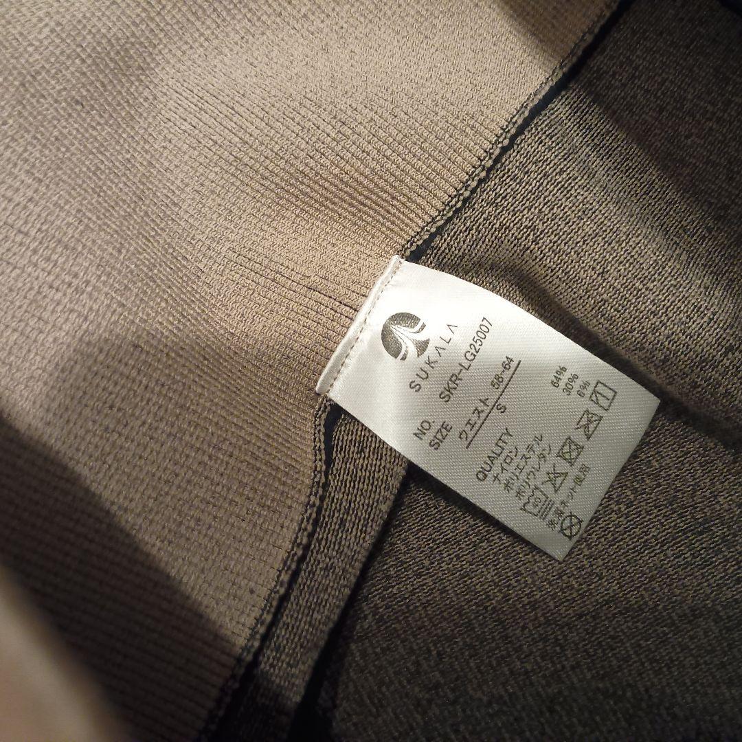 SUKALAブラトップ付きネックプルオーバーシャドーストライプメランジレギンス