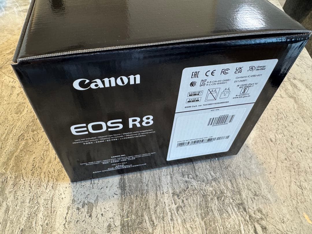 【⭐︎新品★未使用品⭐︎】　Canon EOS R8