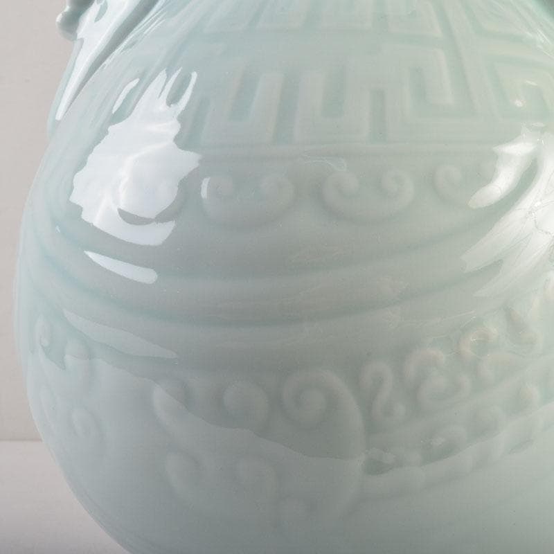 中国　大清乾隆年製款　粉青釉　双神獣耳瓶　V　8747A