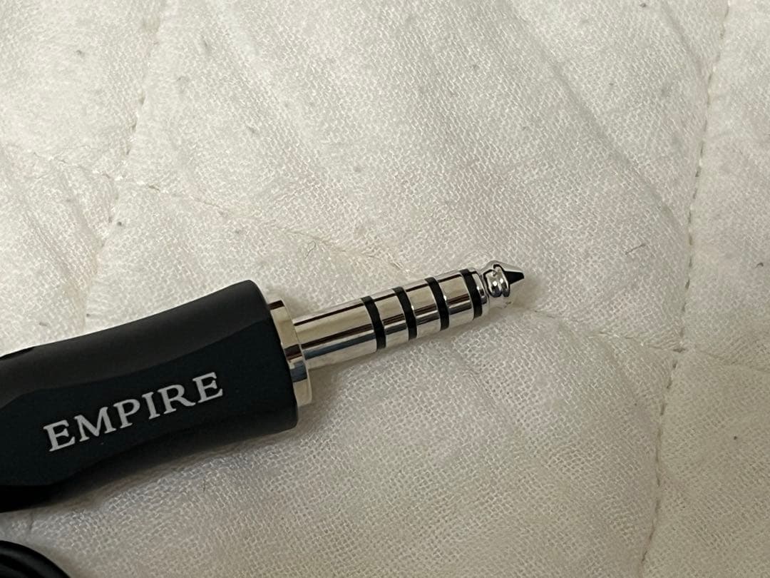 イヤホン EMPIRE EARS RAVEN Launch Edition