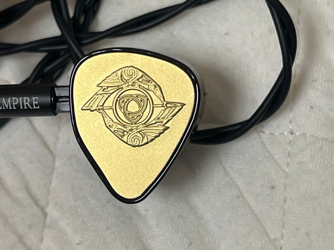 イヤホン EMPIRE EARS RAVEN Launch Edition