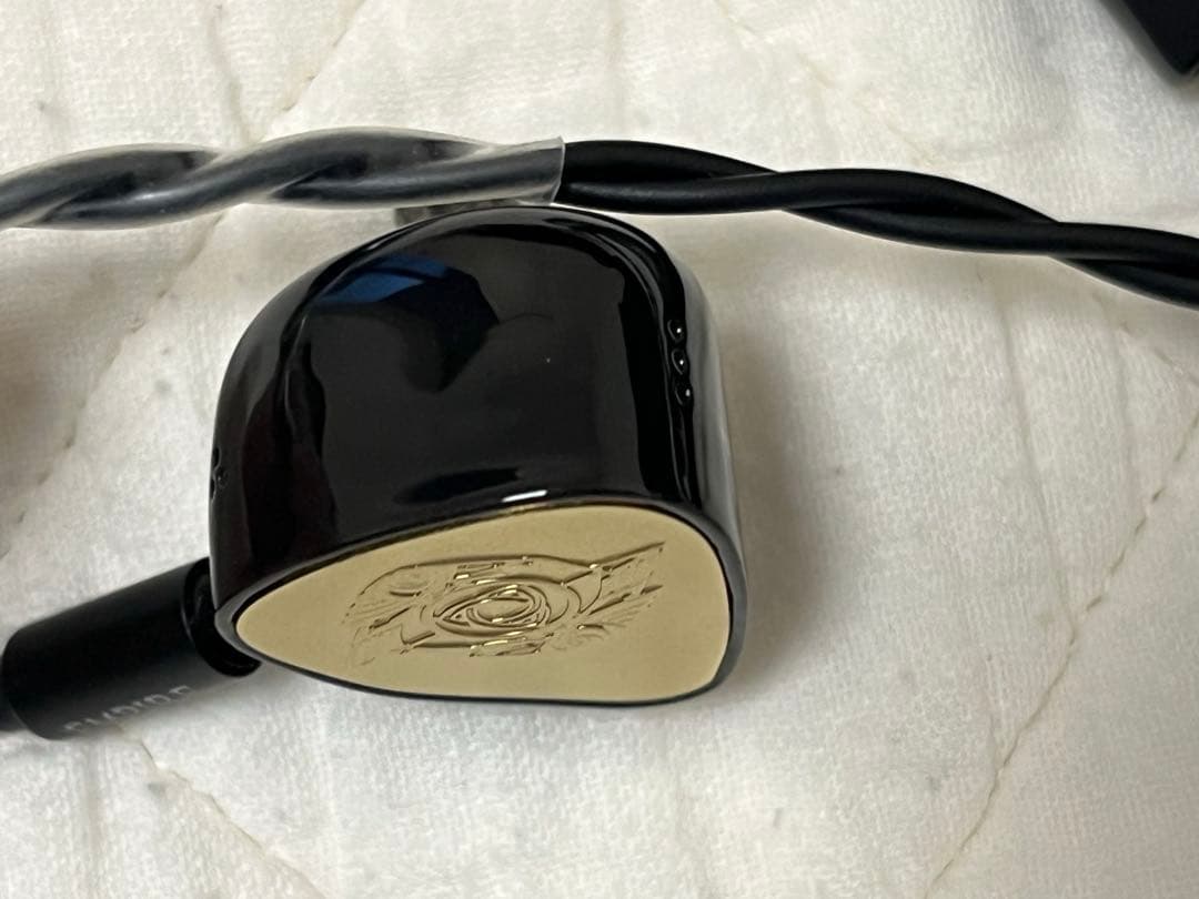 イヤホン EMPIRE EARS RAVEN Launch Edition