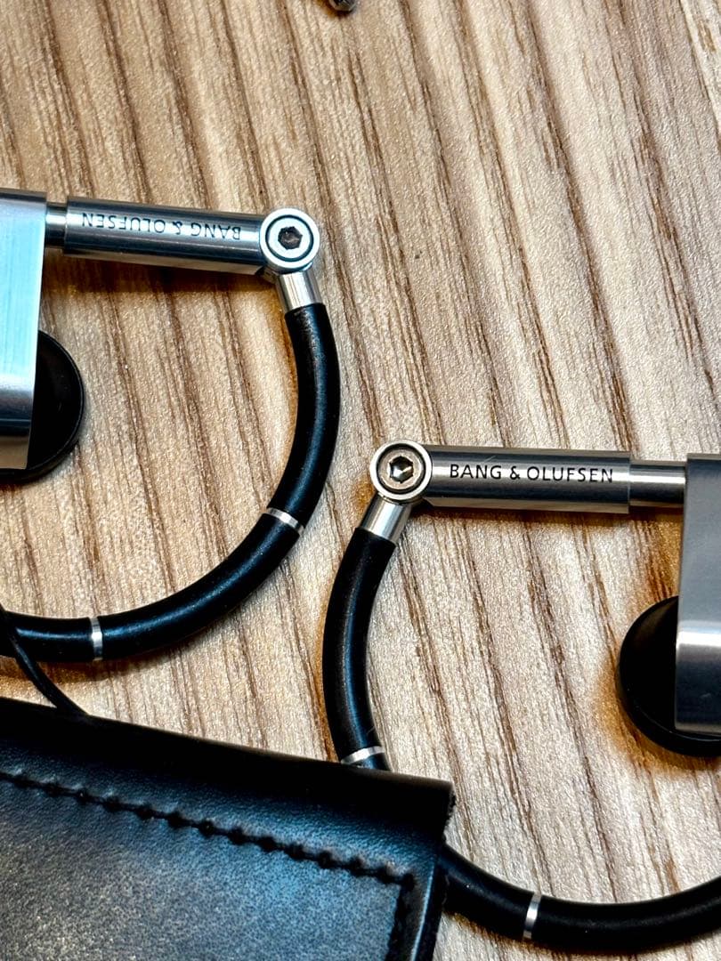 Bang & Olufsen earphones A8有線イヤホン