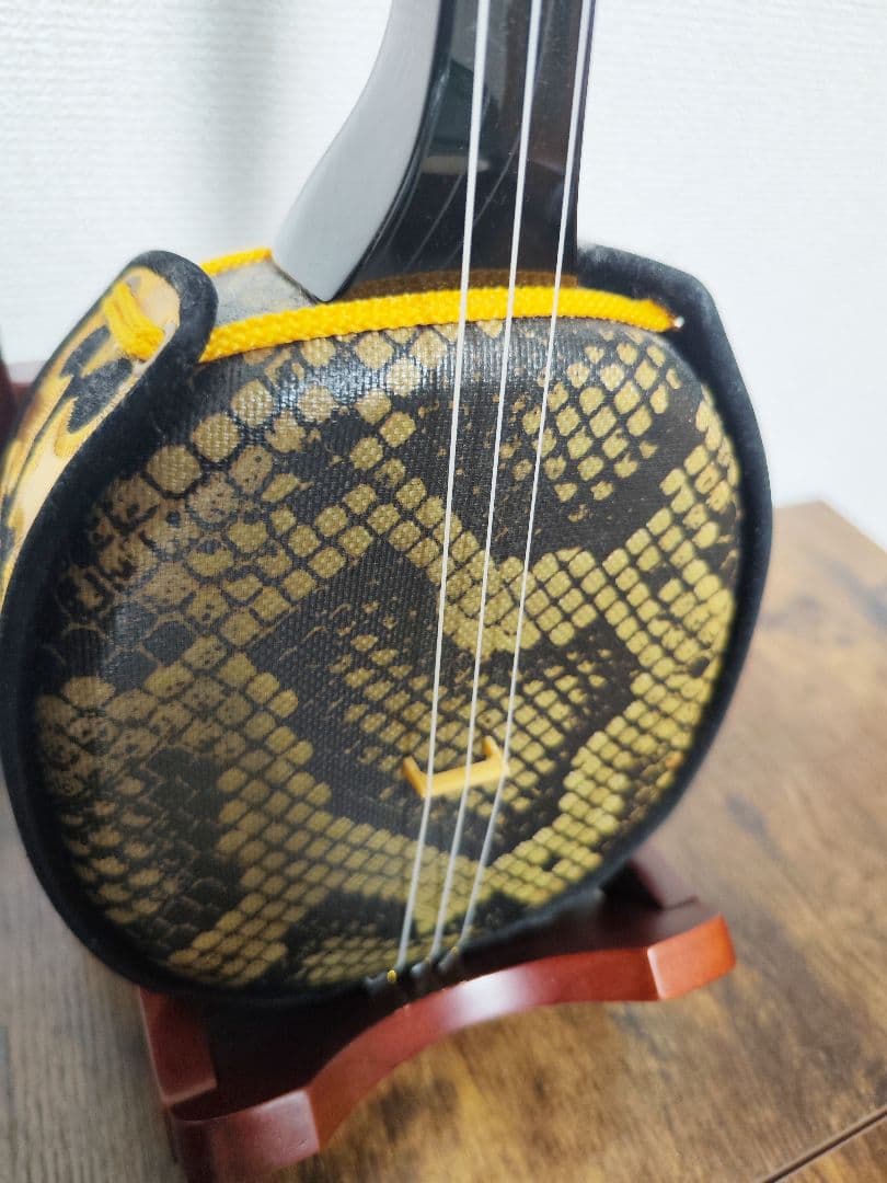 ヘビ柄三線 本体　けーです。